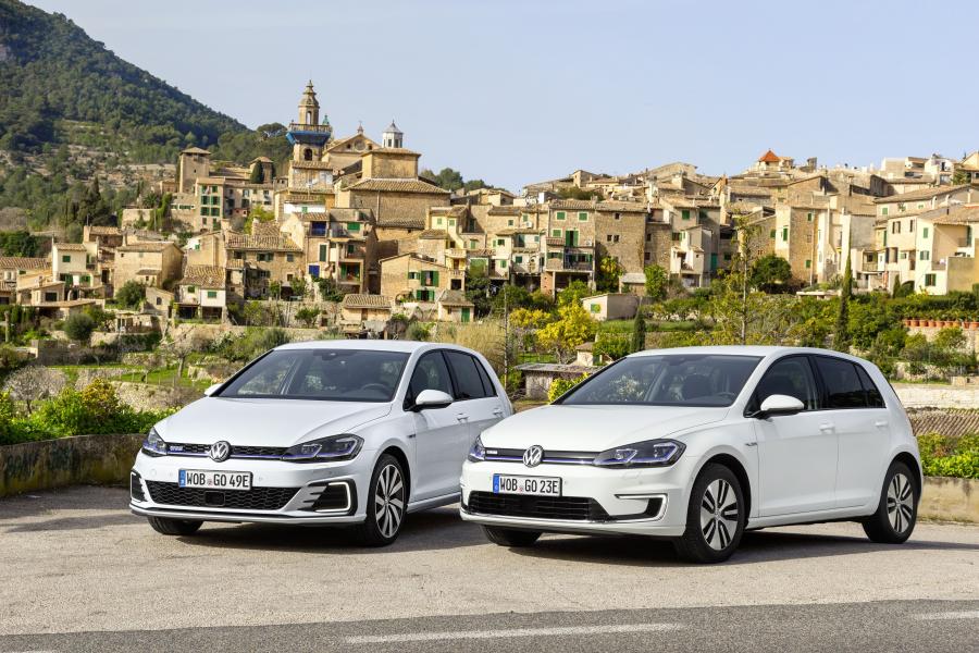  Volkswagen e-Golf 2017 года  (WW) (фото 36 из 49)